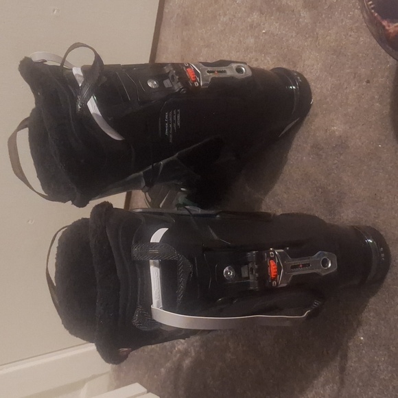 Nordica 26.5 womens ski boots - Picture 2 of 8
